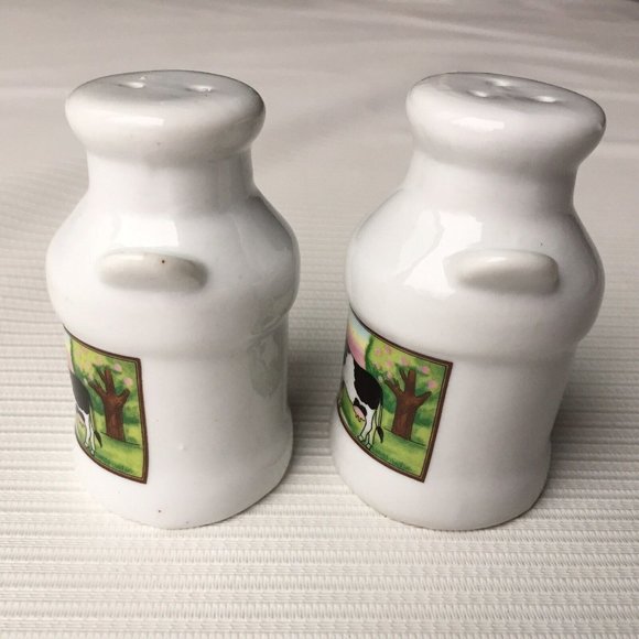 Vintage Milk Jug Salt & Pepper Shaker Set Cow Farm Pictorial Art Country Cottage - Picture 2 of 12